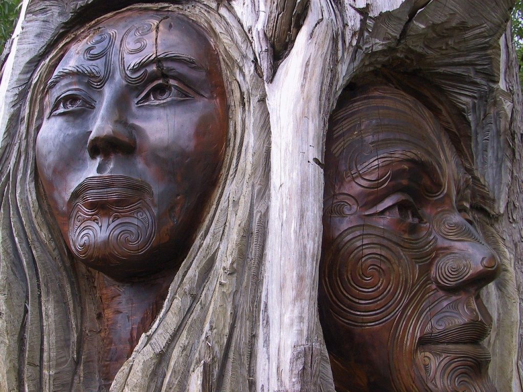 wood-289005　木 彫刻 男 女性 ペア 古い マオリ語 ニュージーランド 頭 ヘッド