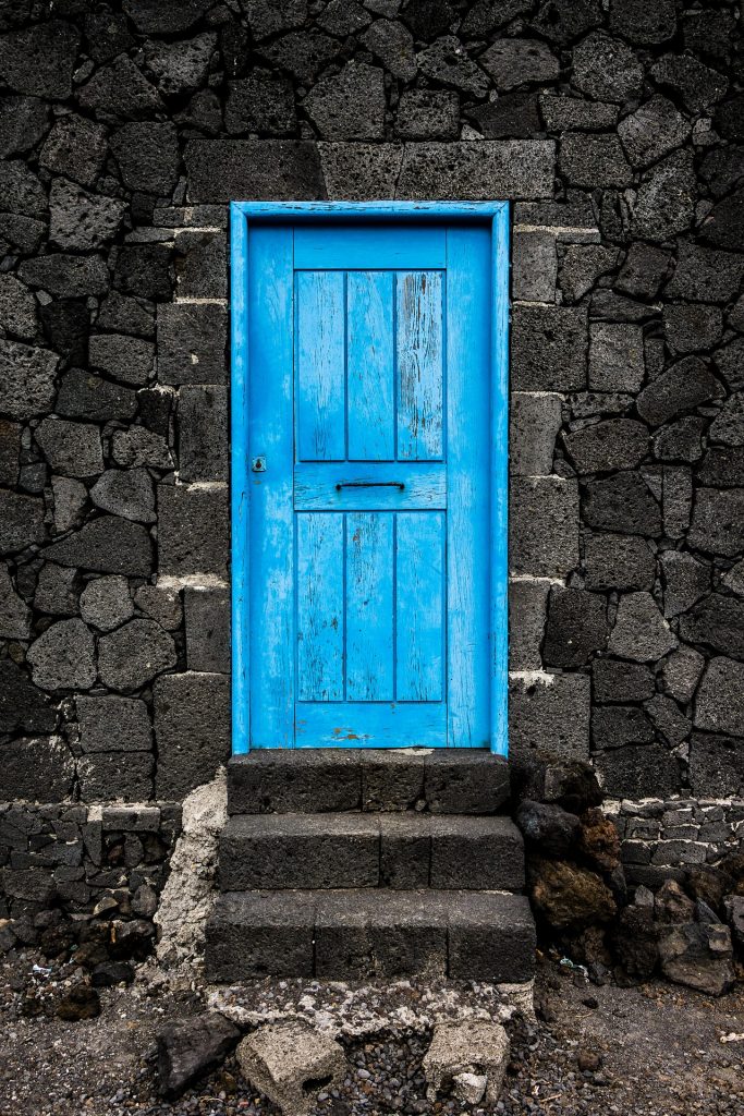 door-1580861_1920　ドア 目標 古いドア 木 入力 ゲート 青 古い 正面