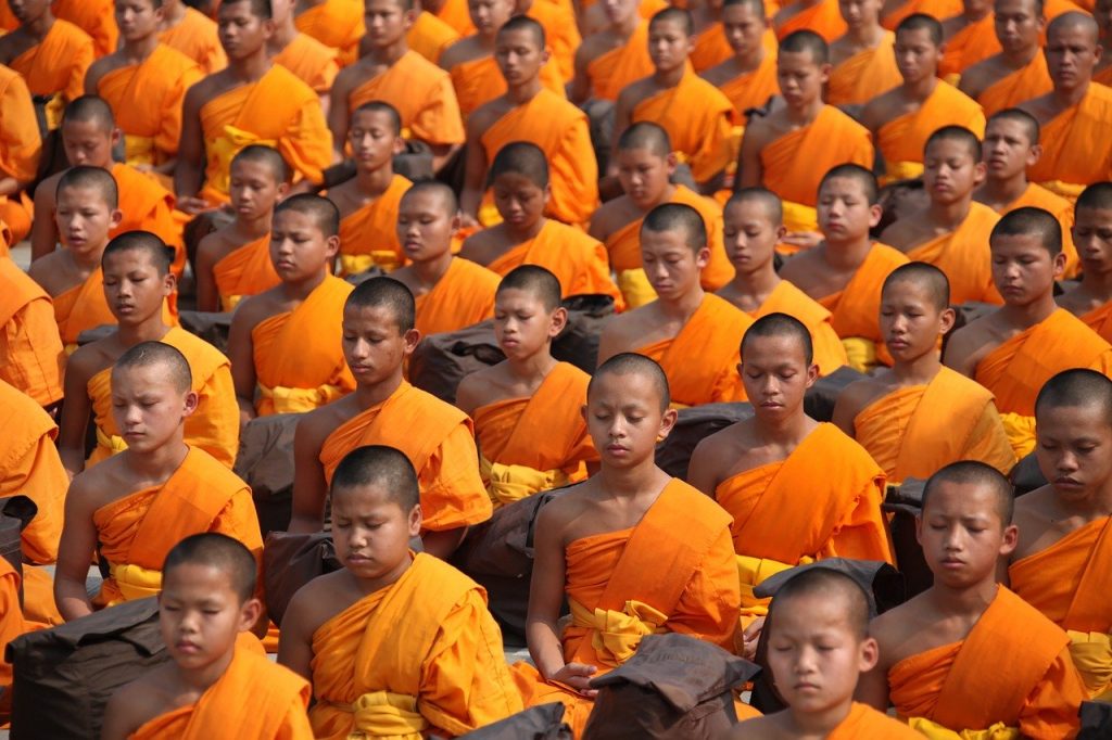 thailand-453393　タイ 仏教徒 修道士 瞑想 仏教 子供 オレンジ ローブ タイ語 祈り グループ 人