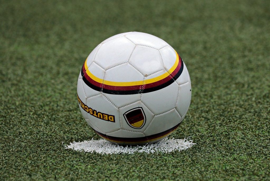 football-3471371　サッカー キックオフ センター ボール スポーツ ボール スポーツ サッカー場 ボール ゲーム