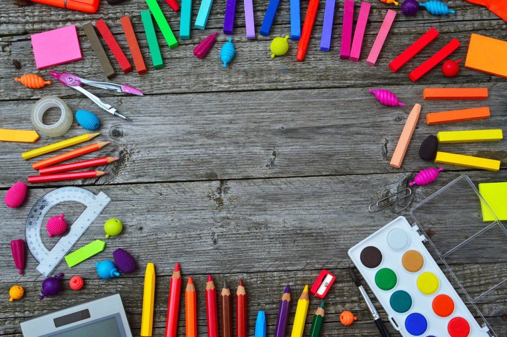 school-tools-3596680　色 クレヨン 塗料 ブラシ ツール 教育 デザイン 創造的 描画 鉛筆