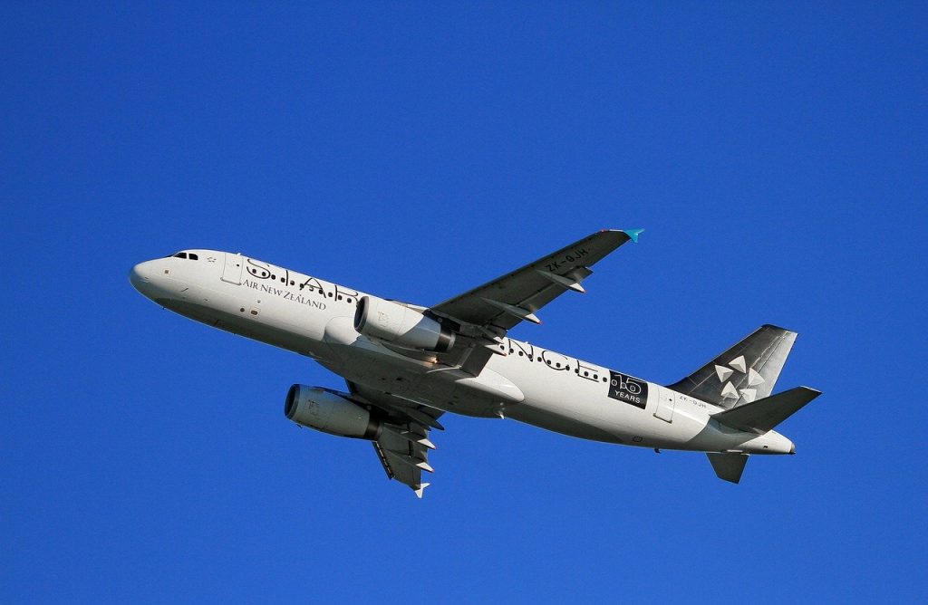 aircraft-take-off-123036　航空機離陸 ニュージーランド航空 エアバス A320 旅客機 オークランド