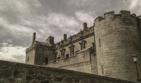 stirling-castle-202103　スターリング城 スコットランド スターリング 城 灰色 胸壁 壁 石