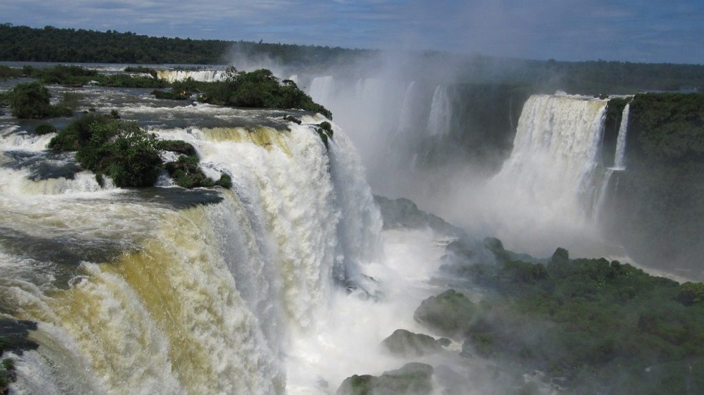 iguazu-waterfalls-377990　イグアス滝 滝 水の壁 イグアスの滝 水 川 とどろき スプレー 課す 印象的