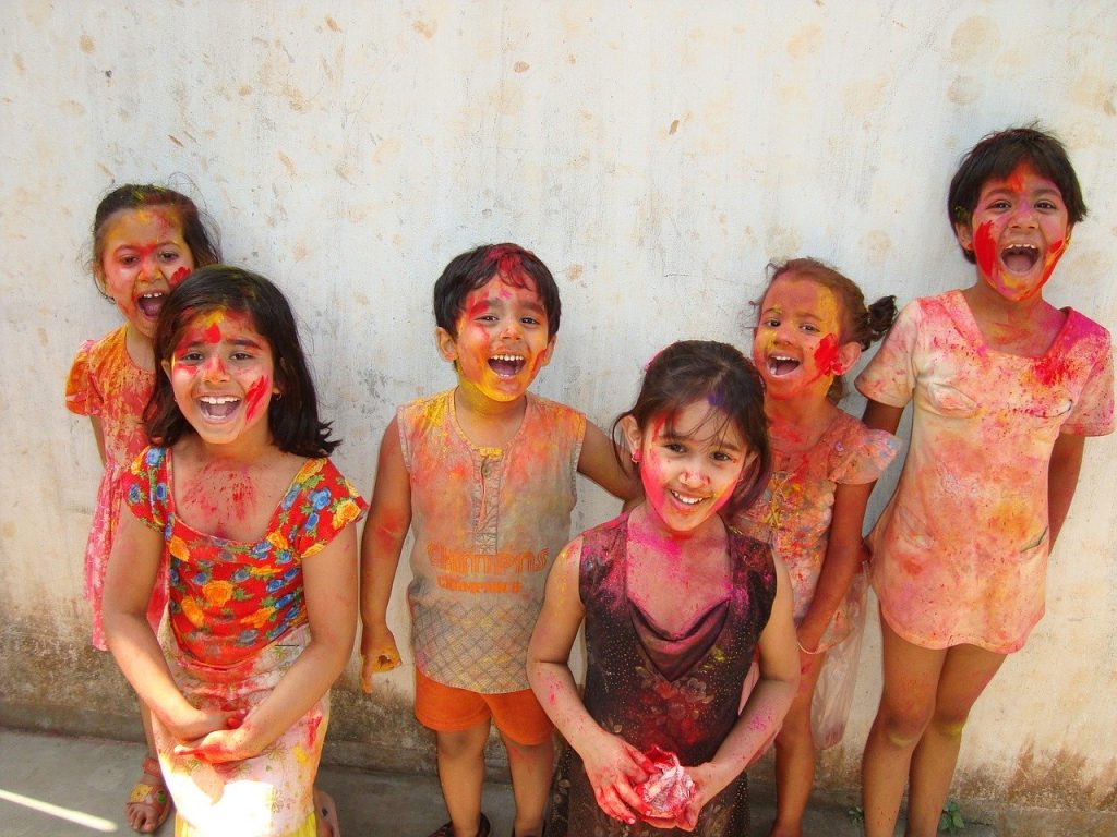 holi-594333　ホーリー インド 子供 色 文化 伝統 祭り 休日 ペイント 祝賀 カラフル 春