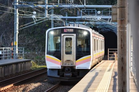 traffic-4635679　交通 乗り物 鉄道 レール 鉄道駅 駅 電車 自然 風景